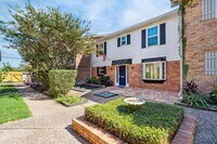 Building Photo - 1833 Saxony Ln