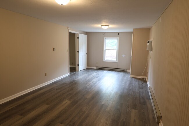 Building Photo - 549 S Gum St