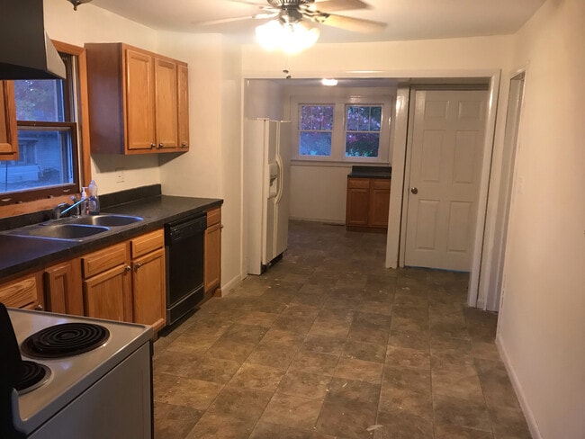 Building Photo - 566 E Sebewaing St