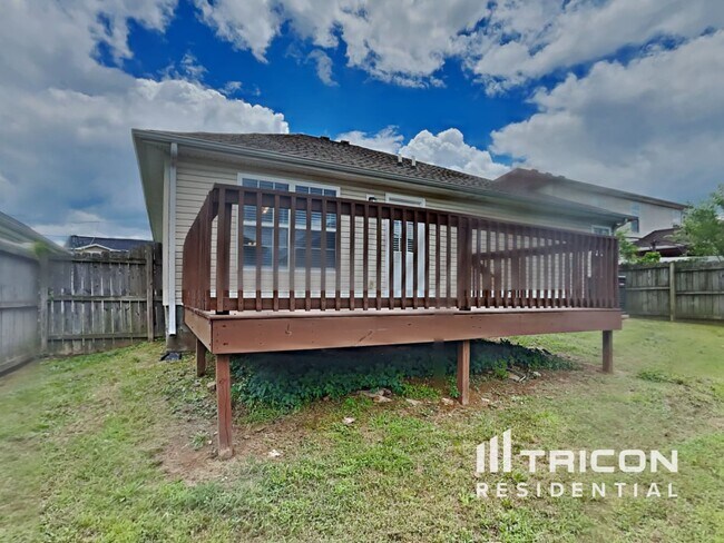 Building Photo - 323 Sarna Dr