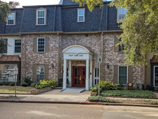 Building Photo - 355 N Post Oak Ln