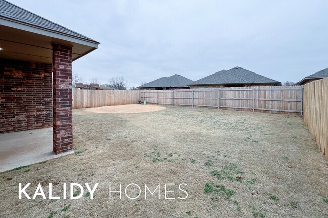 Building Photo - 12504 SW 12th St