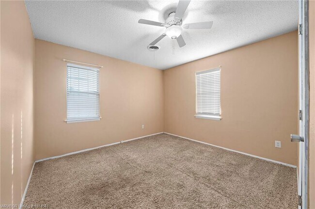 Building Photo - 502 8th St