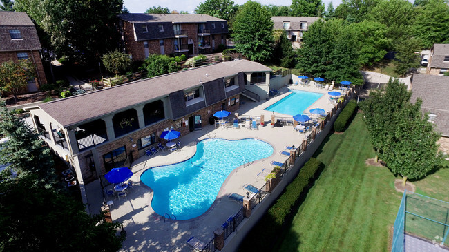 Gettysburg Square Apartments pool - Gettysburg Square