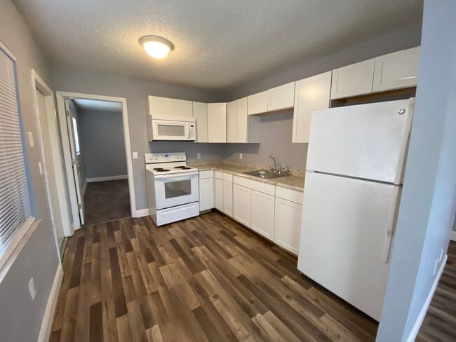 Building Photo - 3/2 Duplex in Bradenton