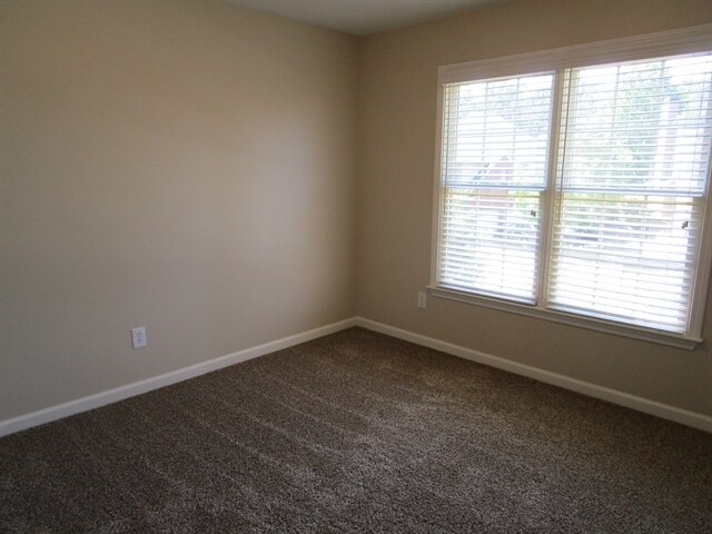 Building Photo - 623 Redwood Ln