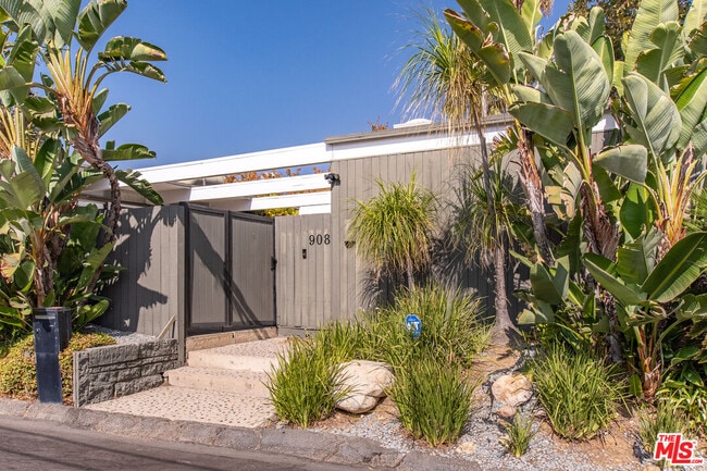 Building Photo - 908 Kenter Way