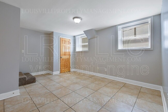 Building Photo - 1481 St James Ct