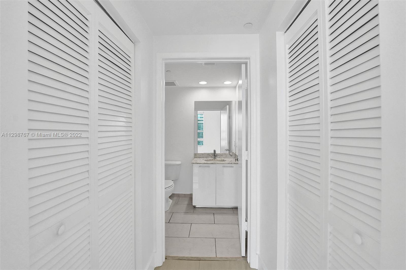 Building Photo - 950 Brickell Bay Dr