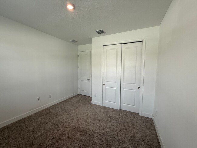 Building Photo - 5 Bedroom 4 Bath W/Office & 3-Car Garage (...