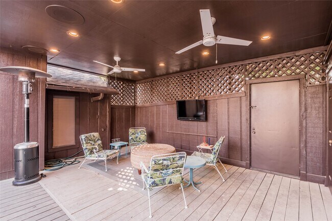 Building Photo - 514 Hickory Dr