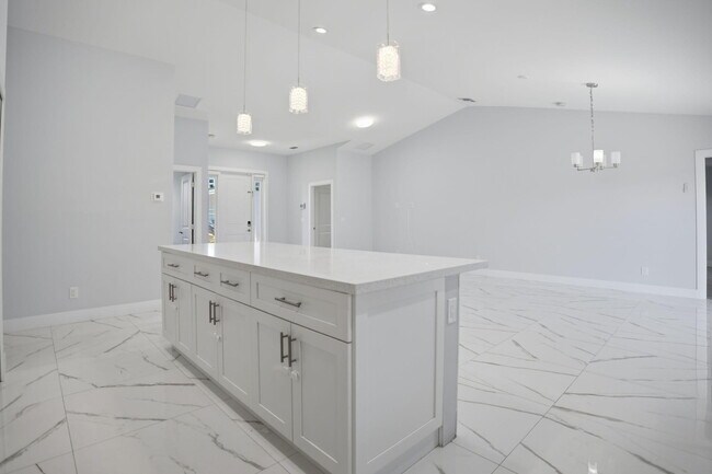 Building Photo - 4593 SW Bradbury St