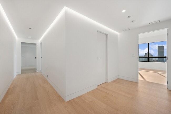 Building Photo - 180 E Pearson St