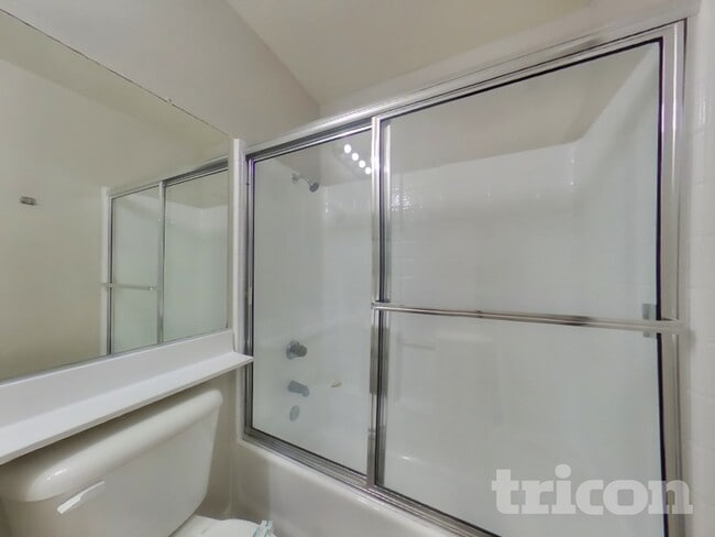 Building Photo - 14806 Rosemary Dr