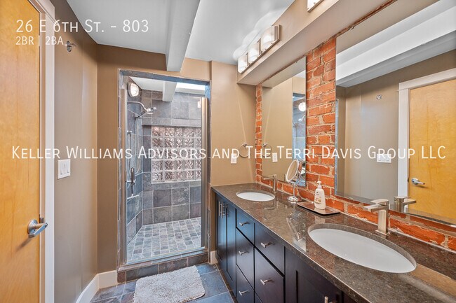 Building Photo - 26 E 6th St