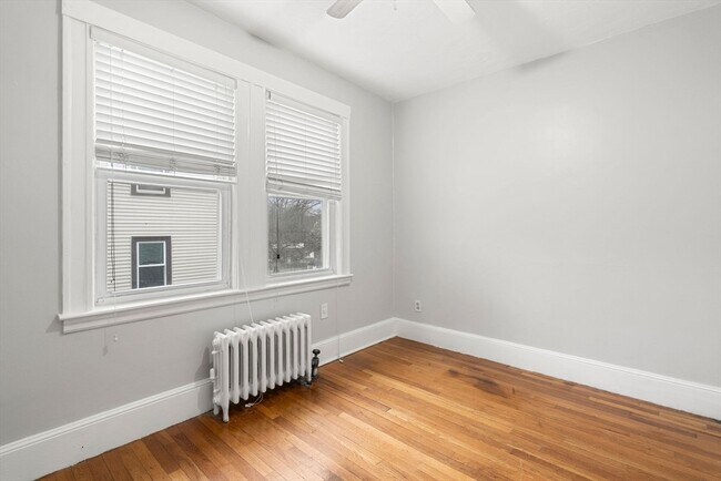 Building Photo - 9-11 Cross St