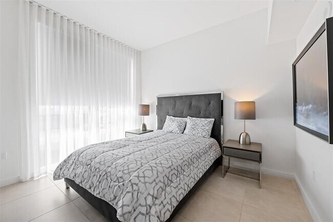 Building Photo - 401 N Birch Rd