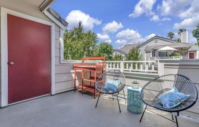 Building Photo - Beautifully Updated 2-Bed, 2-Bath Condo in...