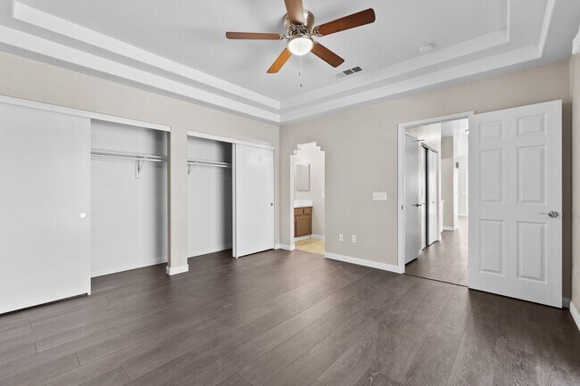 Building Photo - Gorgeous 2 Bedroom Townhome with attached ...