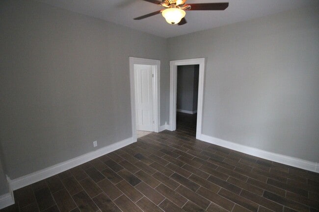Building Photo - 3 bed 2 bath Campus Rental