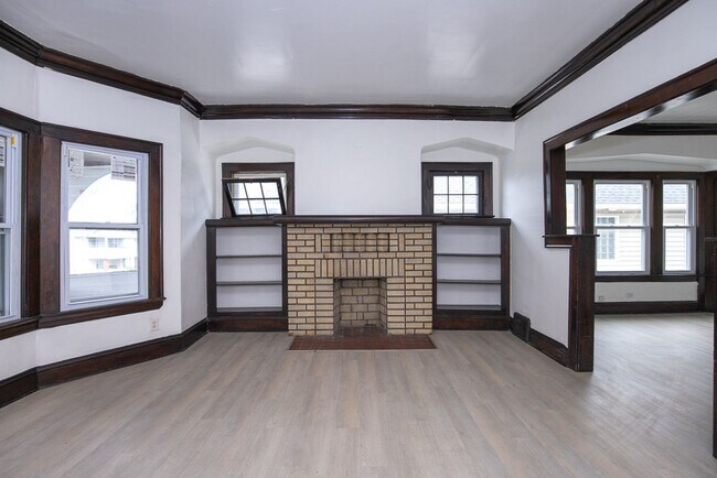 Building Photo - 2119 Lewis Dr