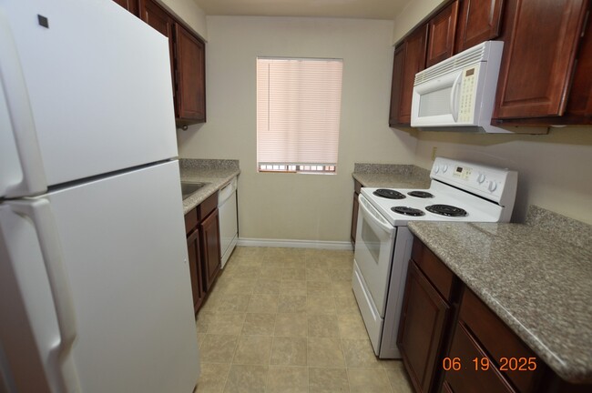 Building Photo - 5160 Indian River Dr