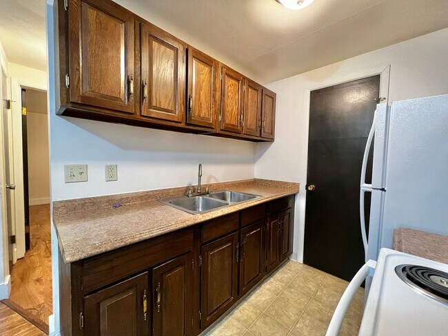 Building Photo - Mathews634 (KC-JF-NB)