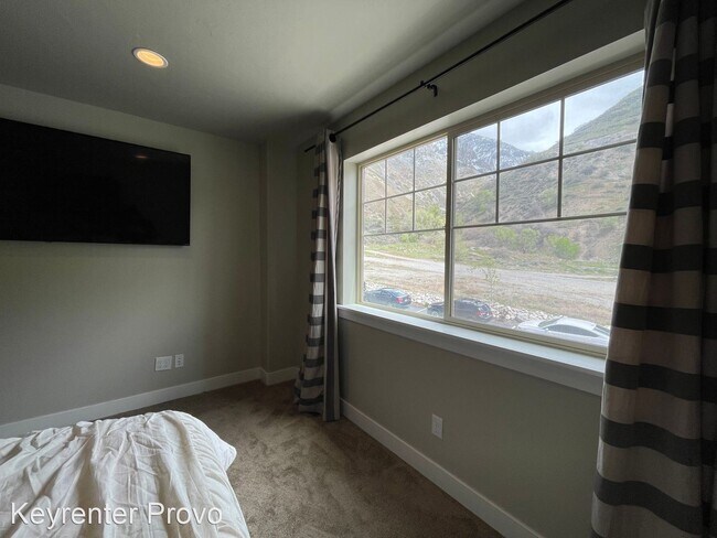 Building Photo - 4 br, 3.5 bath House - 876 s Aspen Loop