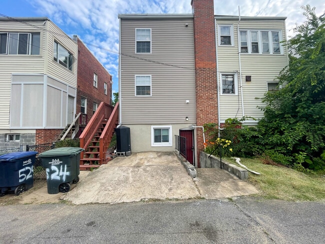 Building Photo - 524 Somerset Pl NW