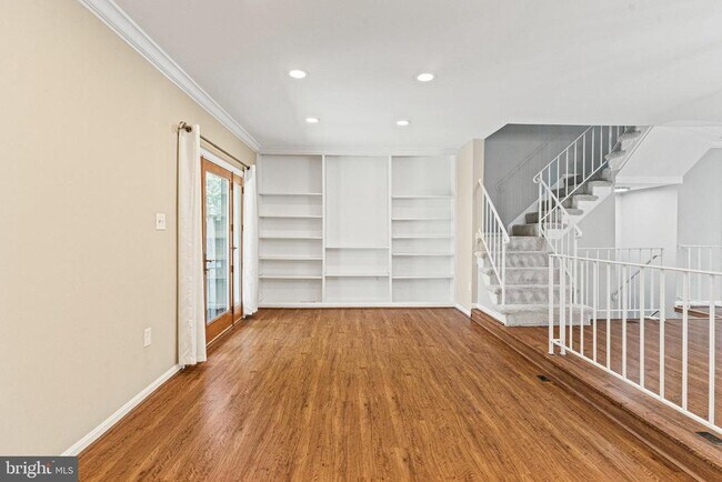 Building Photo - 6632 Green Ash Dr