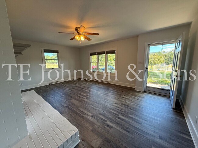 Building Photo - Three bedroom House with Large Lot in Country Setting