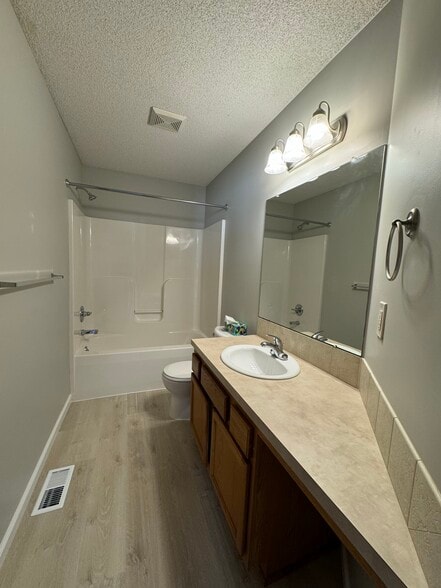 Building Photo - 3335 N Governeour Cir