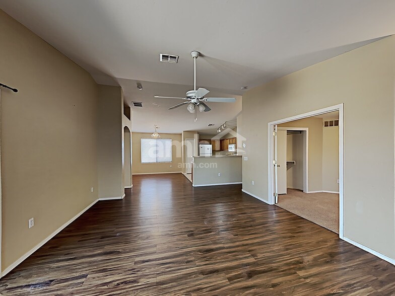 Building Photo - 11110 W Willow Field Dr