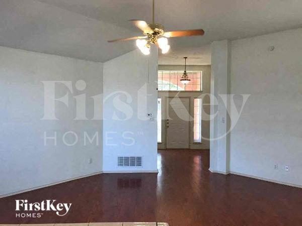 Building Photo - 403 Jennifer Ln