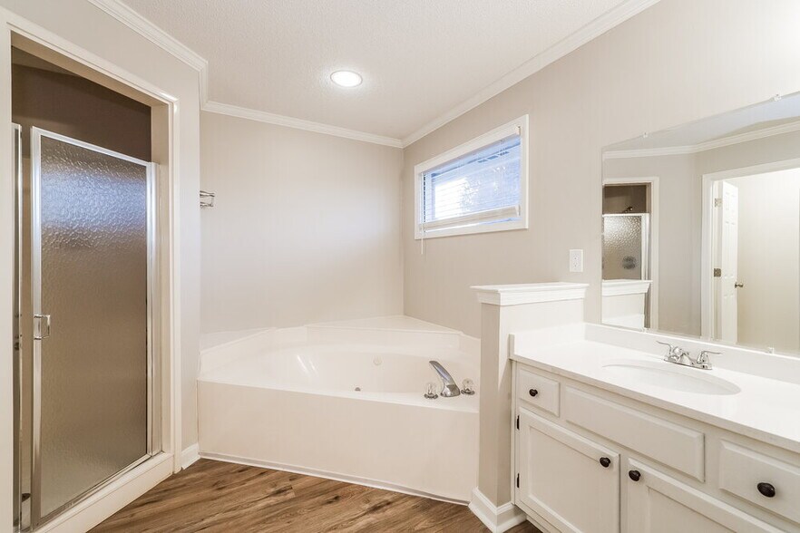 Building Photo - 1855 Oak Springs Dr