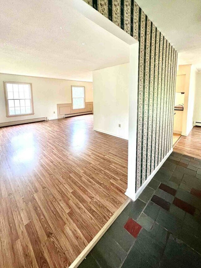 Building Photo - 6-Bedroom, 2-Bath Single-Family Home – Pri...