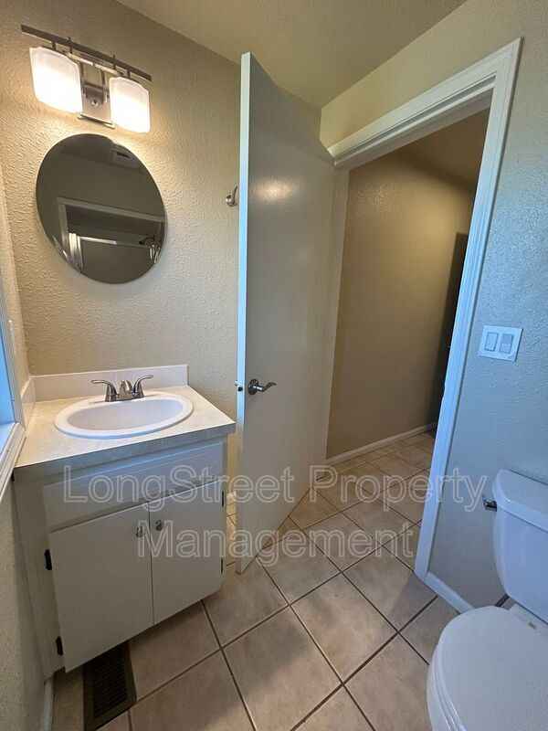 Building Photo - 4181 NW Jasmine Pl