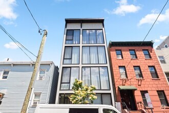 Building Photo - 48 Coles St