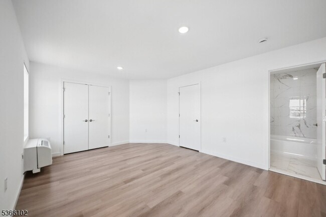 Building Photo - 369 18th Ave