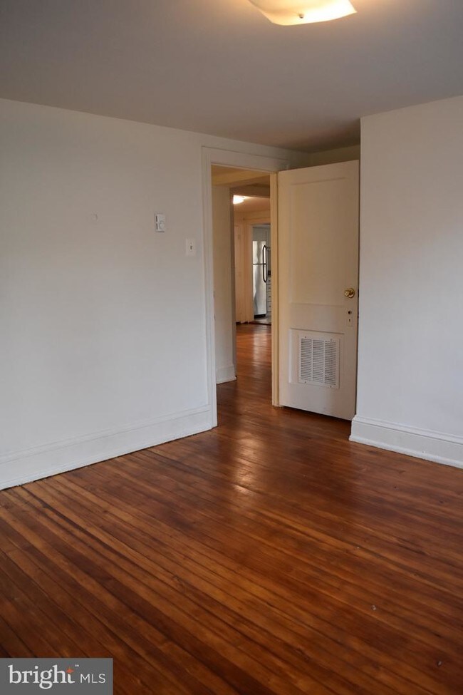 Building Photo - 900 Valley Rd