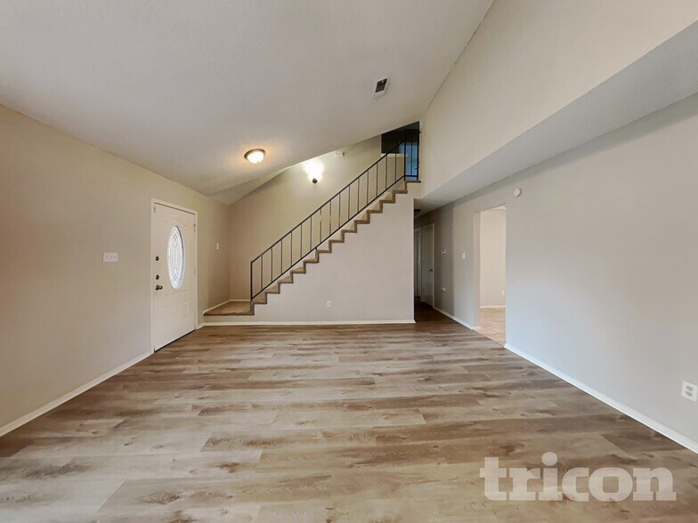 Building Photo - 2637 Bennington Ct