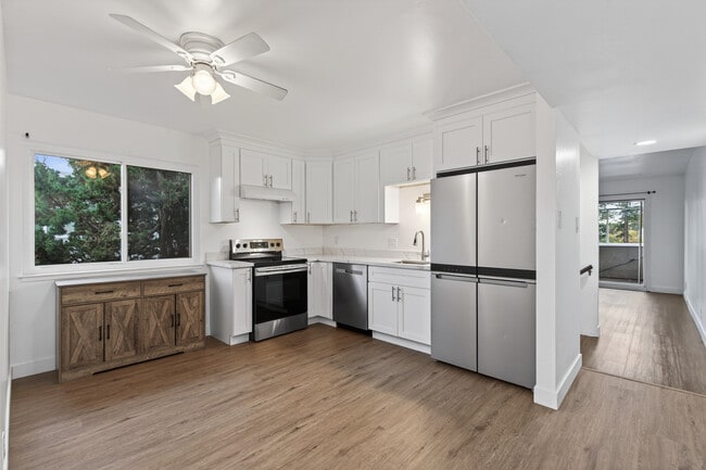 Building Photo - 3216 Delaware St