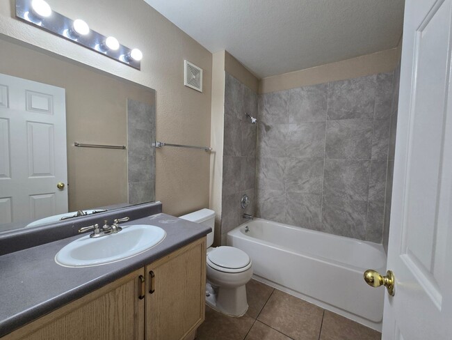 Building Photo - Townhome in Dreamy Summerlin Area -8417 Ma...
