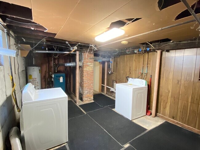 Building Photo - 39 Davis Rd