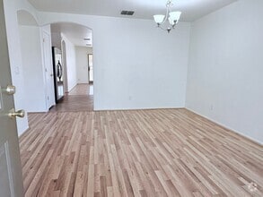 Building Photo - 3-bedroom, 2-bathroom home with walled bac...