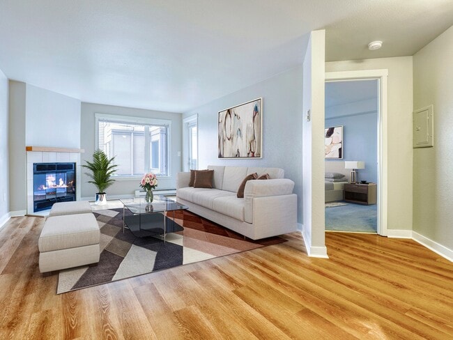 Primary Photo - Strata on California