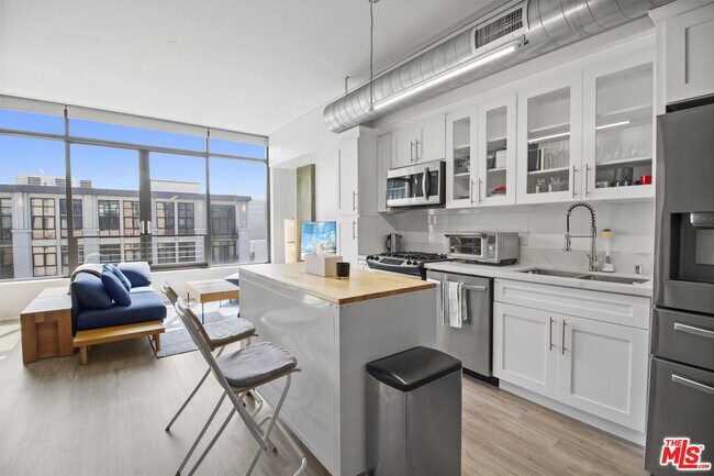 Building Photo - 1111 S Grand Ave