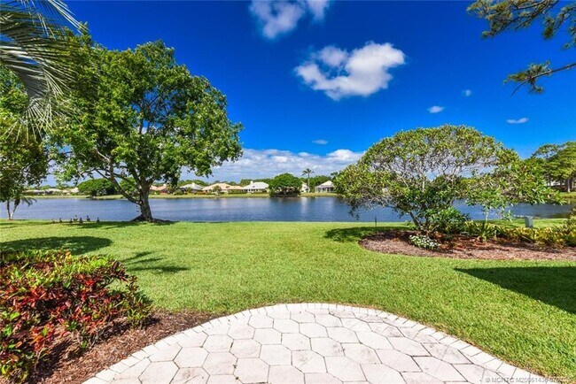 Building Photo - 3510 SE Cambridge Dr