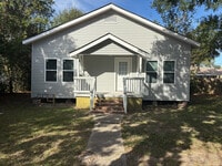 Building Photo - 416 Bilbo St