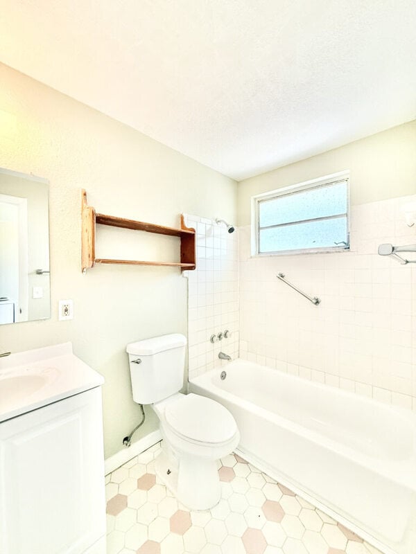 Building Photo - 3405 Palm Dr